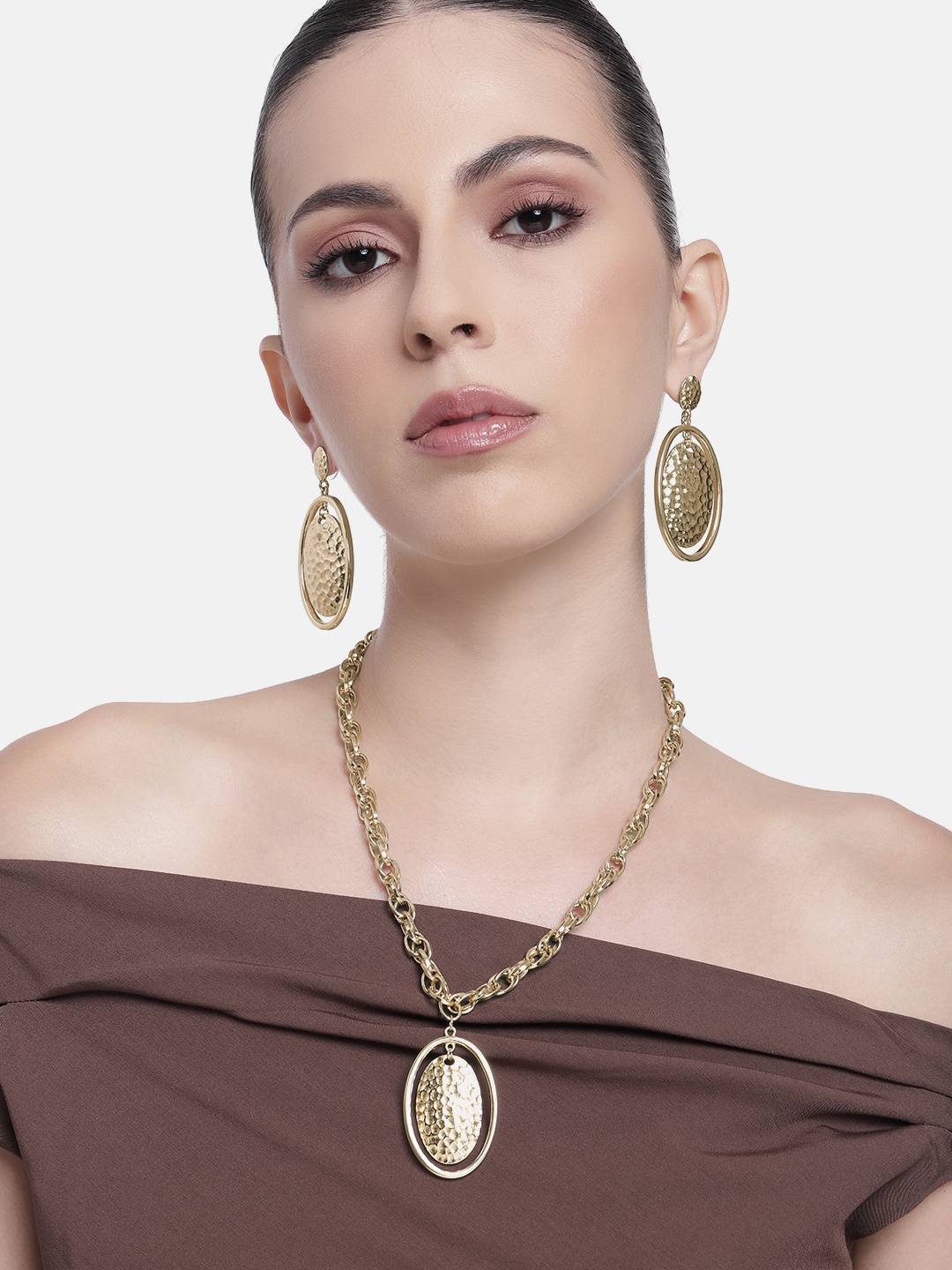 

Estele Gold-Plated Textured Jewellery Set