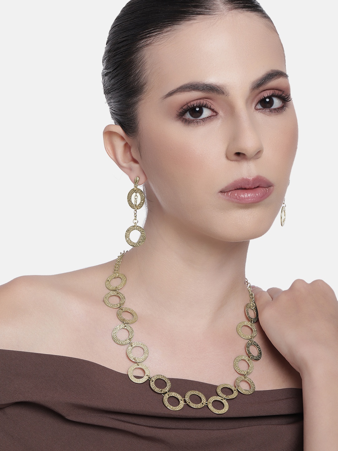 

Estele Gold-Plated Circular Textured Jewellery Set