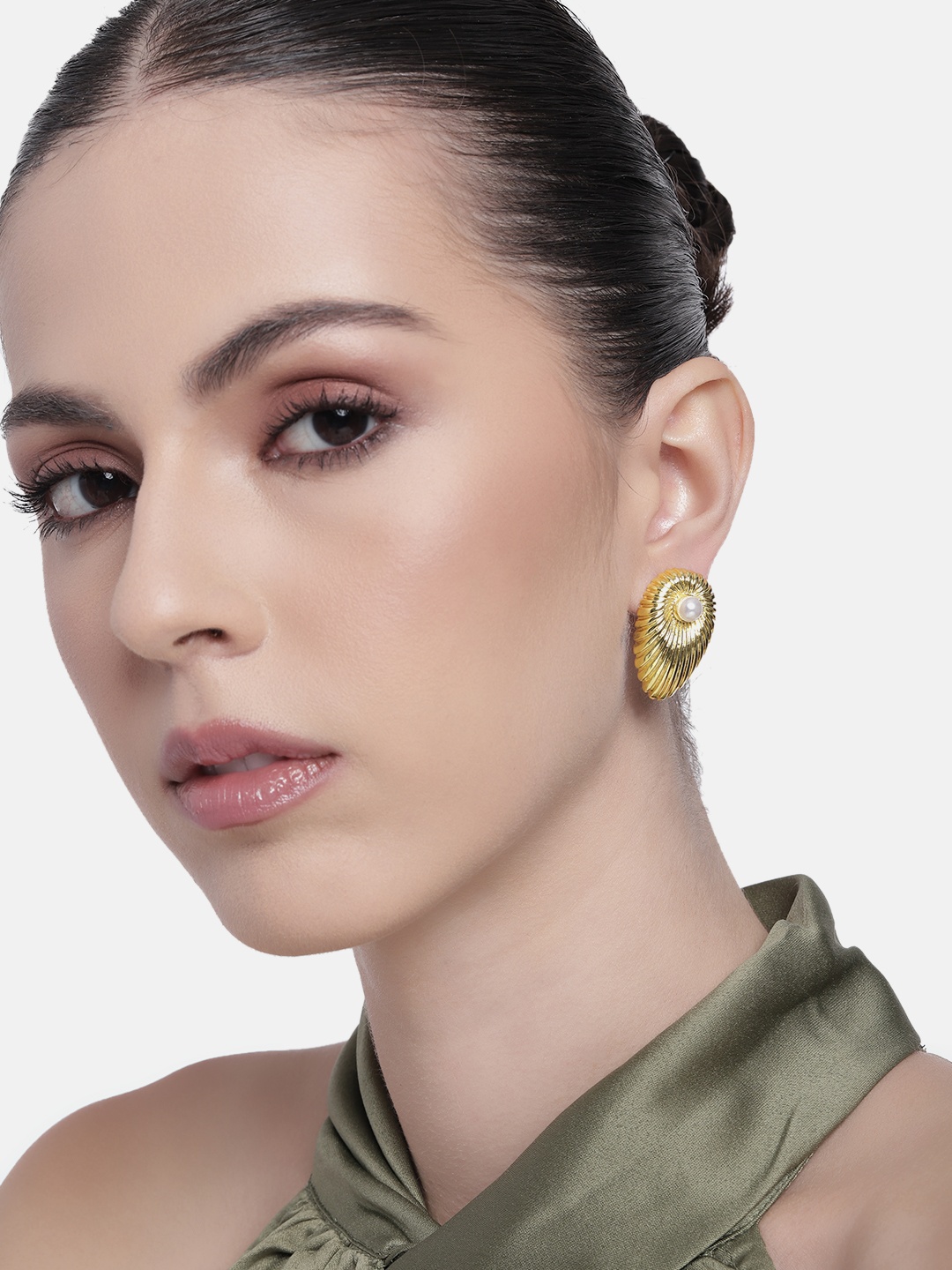 

Estele Gold Plated Demifine Stud Earrings