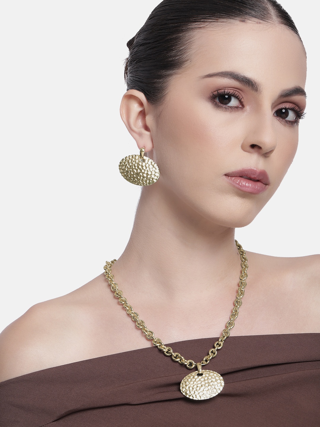 

Estele Gold-Plated Oval Shaped Jewellery Set