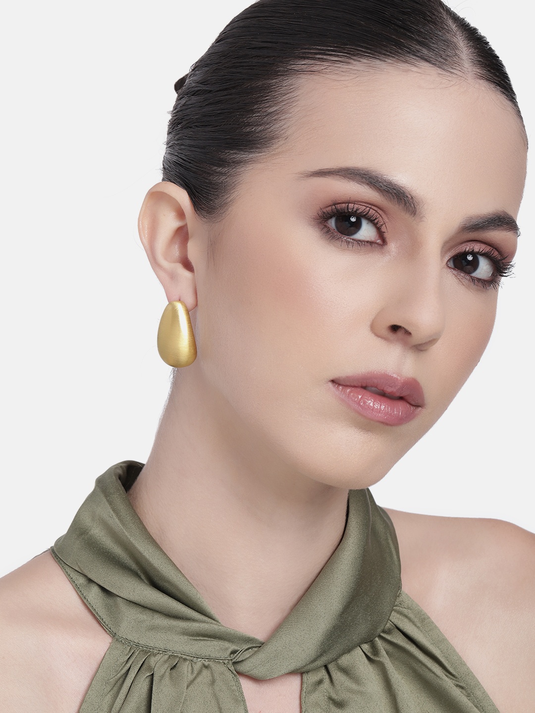 

Estele Gold Plated Stylish Semi Luxury Demifine Stud Earrings