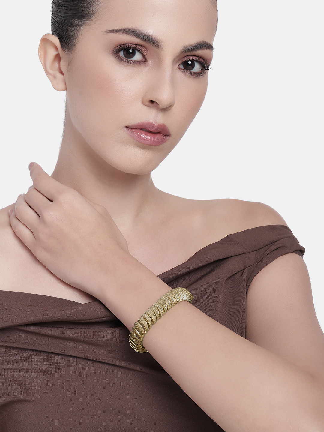

Estele Gold Plated Fashionable Beaten Textured Bracelet