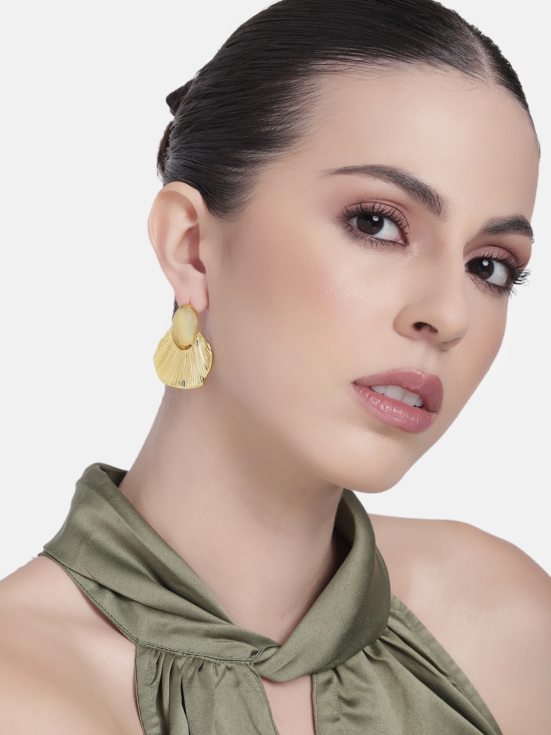 

Estele Gold Plated Demifine Stud Earrings