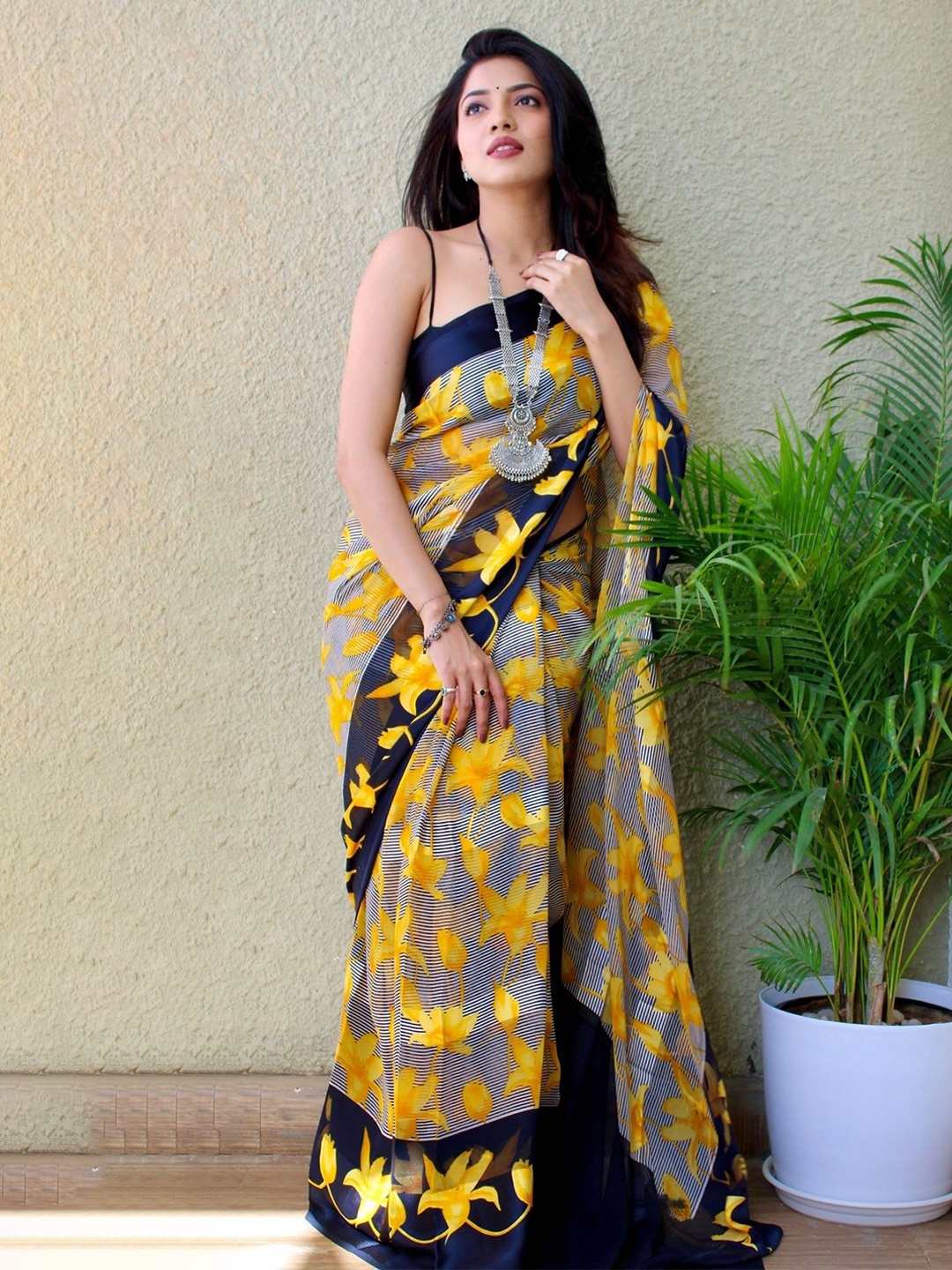 

Sanwariya Silk Pure Georgette Floral Bagh Saree, Yellow