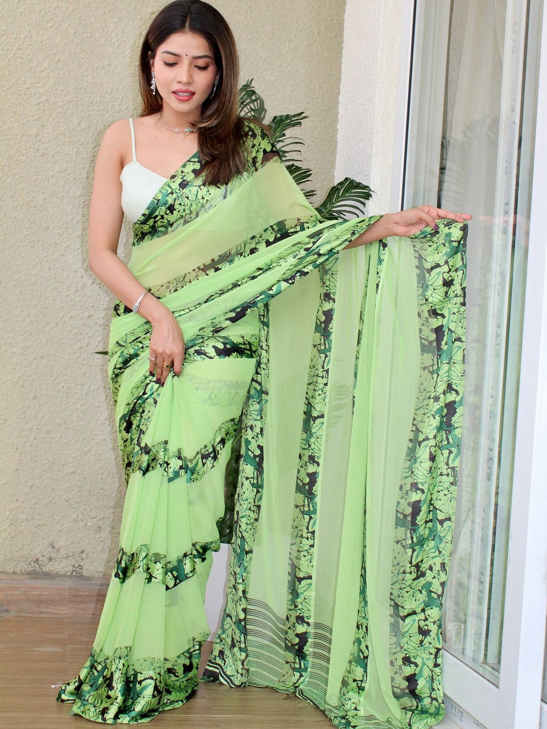 

Sanwariya Silk Pure Georgette Bagh Saree, Green