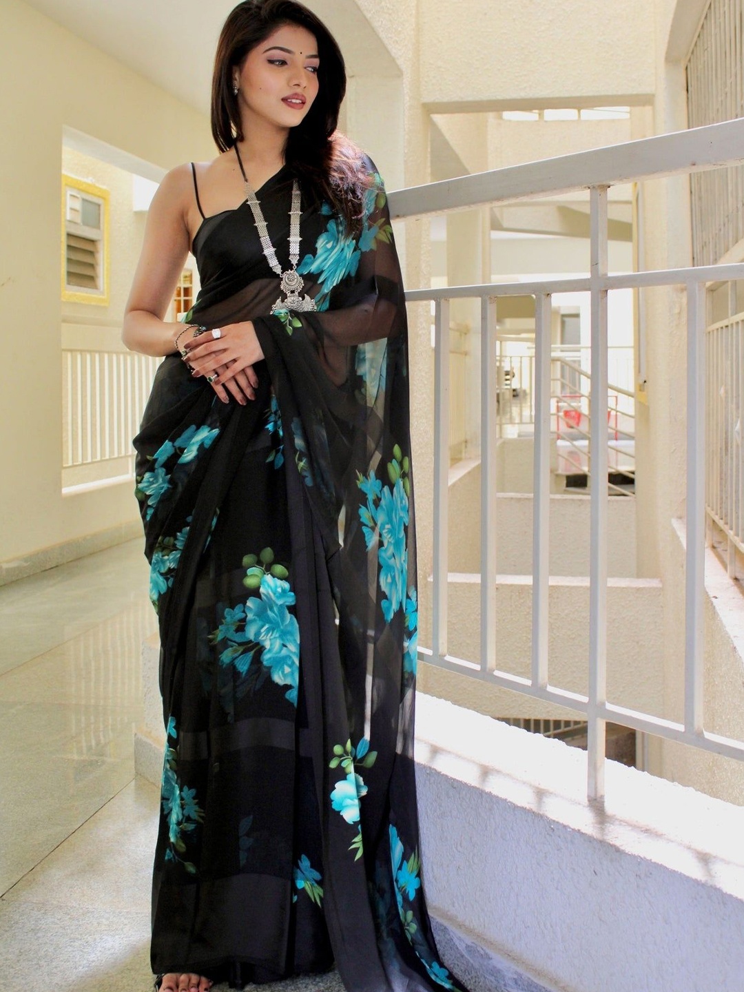

Sanwariya Silk Pure Georgette Floral Bagh Saree, Black