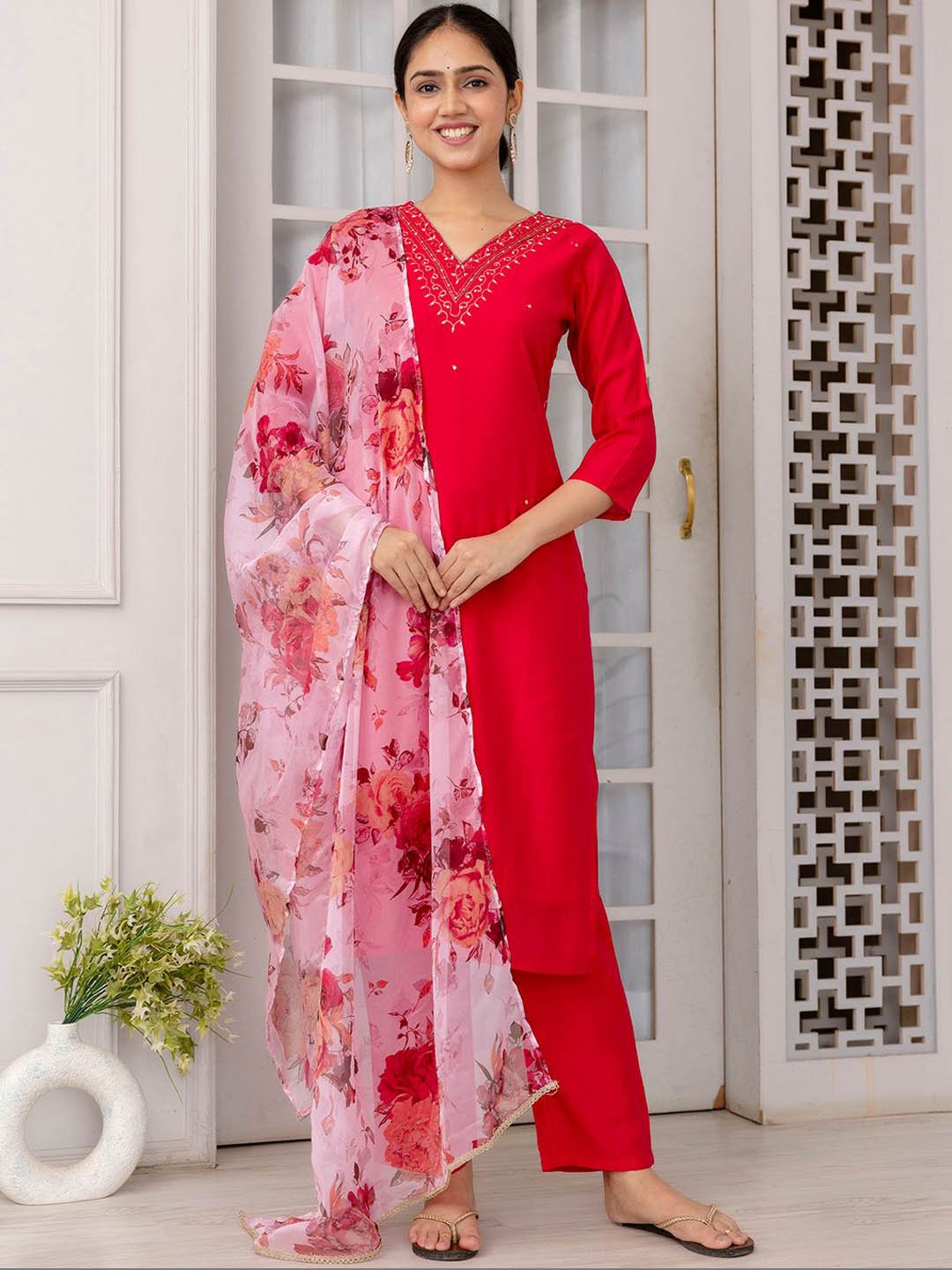 

Royal Export Floral Embroidered Regular Kurta with Trousers & Dupatta, Red