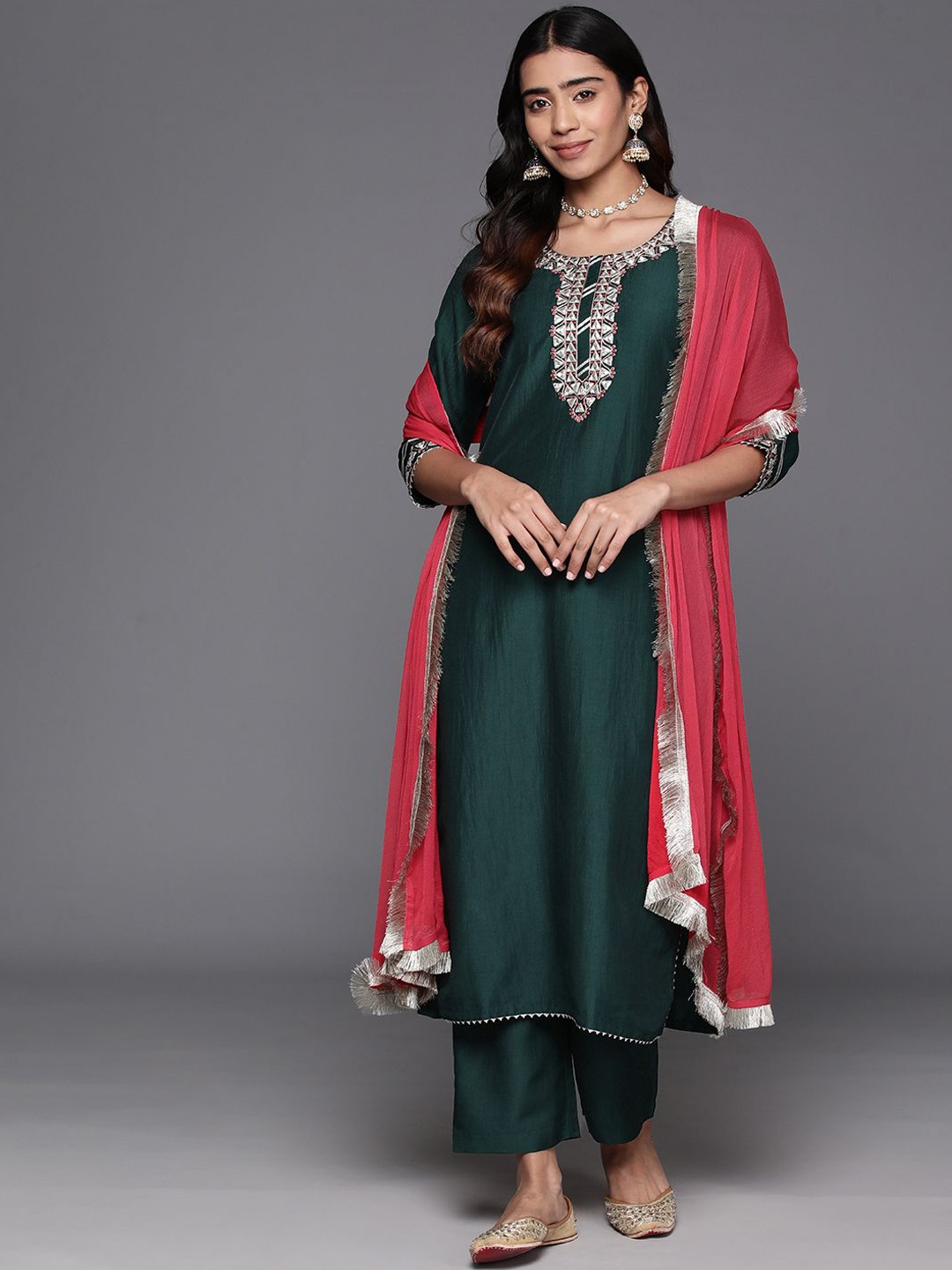 

Varanga Gotta Patti Straight Kurta with Trousers & Dupatta, Green