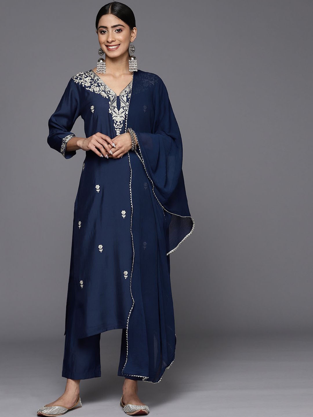 

Varanga Floral Embroidered V-Neck Straight Kurta with Trousers & Dupatta, Navy blue