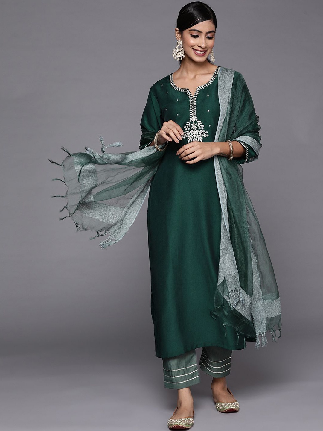 

Varanga Ethnic Motifs Yoke Design Sequinned Straight Kurta With Trousers & Dupatta, Green