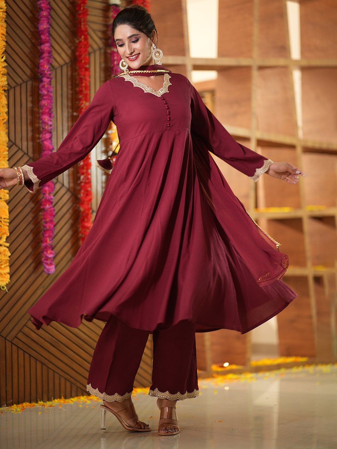 

Varanga Sweetheart Neck Anarkali Kurta & Trousers With Dupatta, Maroon