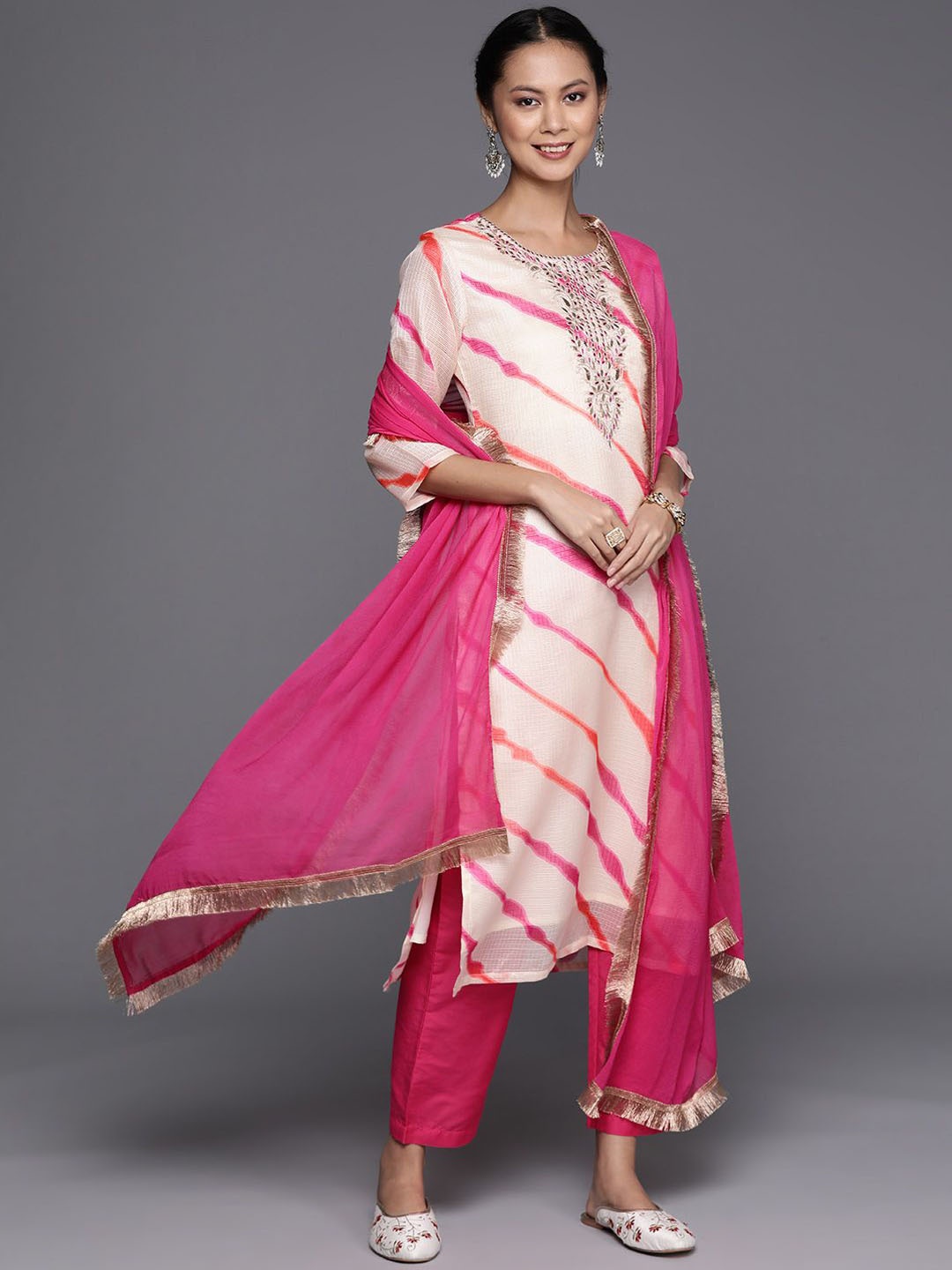 

Varanga Dyed Gotta Patti Work Straight Kurta & Trousers With Dupatta, Cream