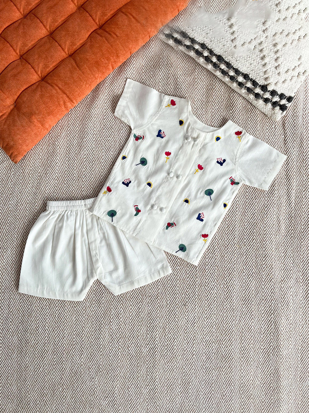 

Bhaakur Dash of Color Kids Embroidered Pure Cotton Shirt with Shorts, White