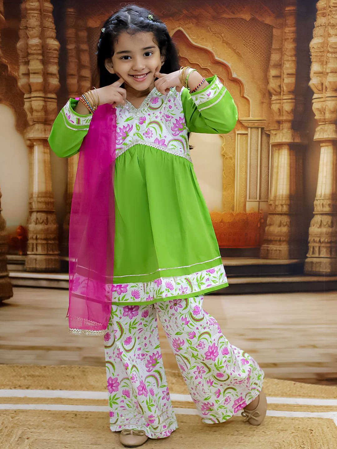 

JUNITOS Girls Floral Printed V-Neck Pure Cotton Straight Kurta With Palazzos & Dupatta, Green