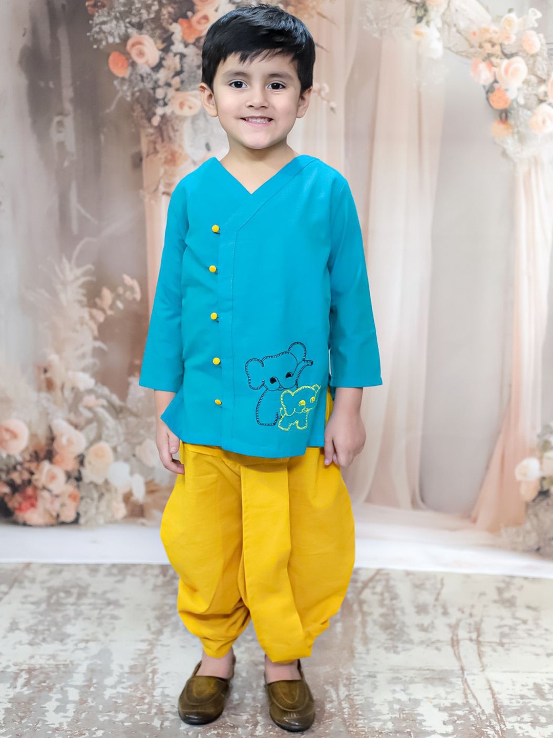 

JUNITOS Boys Animal Embroidered V-Neck Pure Cotton Straight Kurta With Dhoti Pants, Turquoise blue