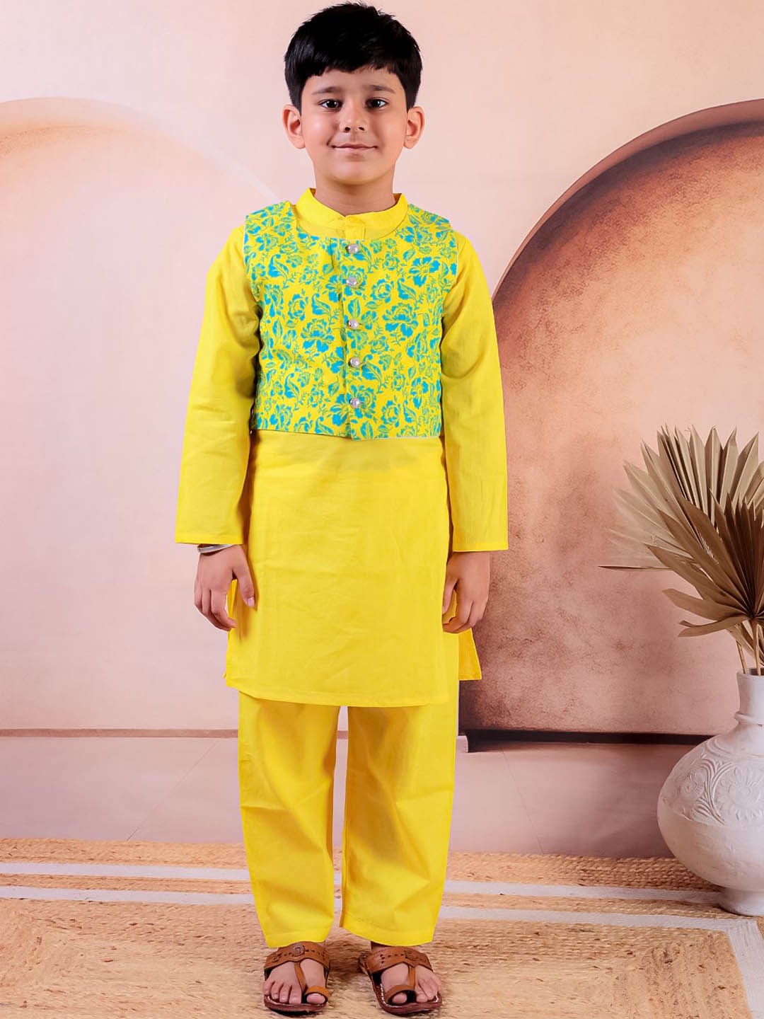 

JUNITOS Boys Mandarin Collar Pure Cotton Straight Kurta With Trousers & Jacket, Yellow