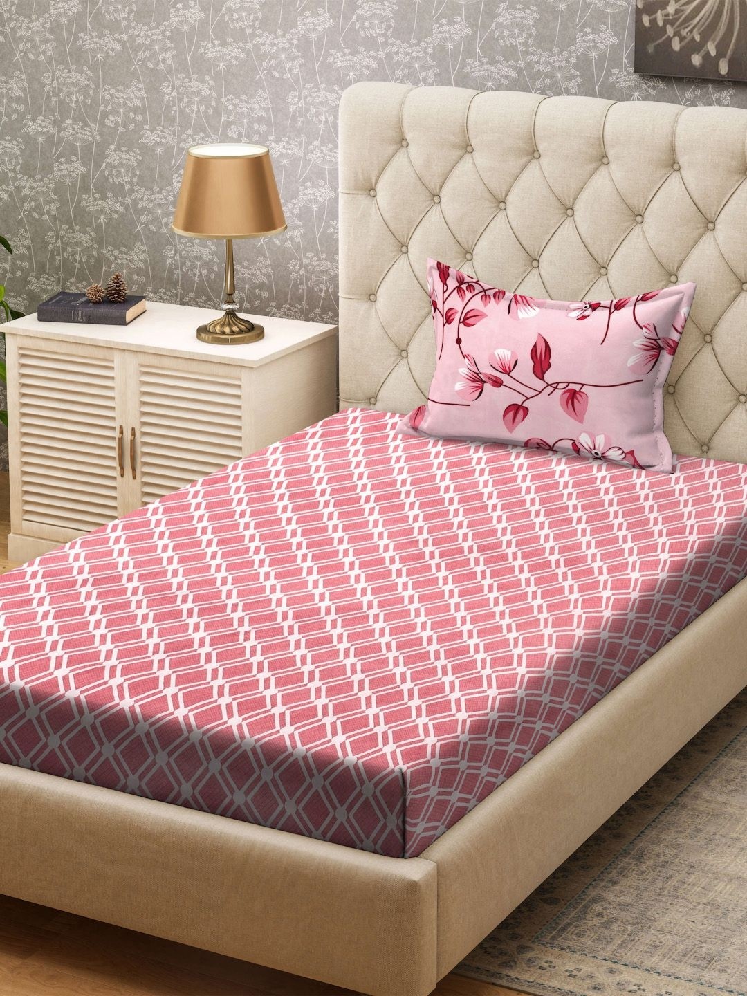 

KLOTTHE Red & Pink Geometric Printed 300TC Single Bedsheet & Pillow Cover