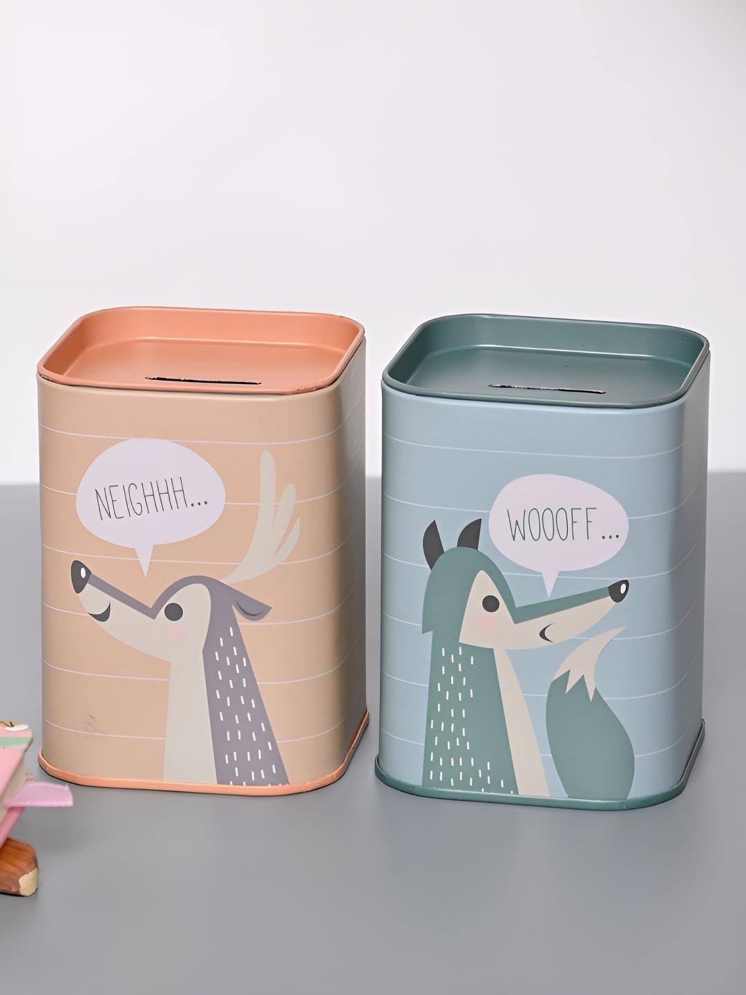 

MARKET99 Beige & Grey 2 Pieces Printed Metal Piggy Banks