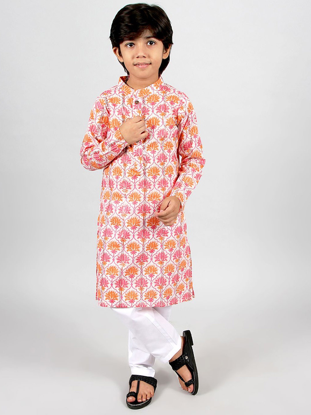 

INCLUD Boys Ethnic Motifs Printed Mandarin Collar Kurta with Pyjamas, White