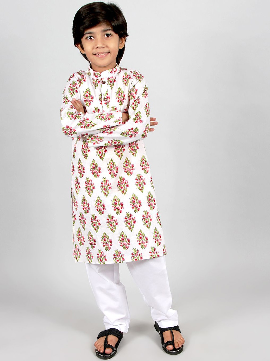 

INCLUD Boys Ethnic Motifs Printed Mandarin Collar Kurta with Pyjamas, White