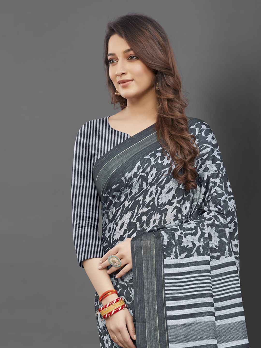 

Mitera Ethnic Motifs Printed Block Print Saree, Grey