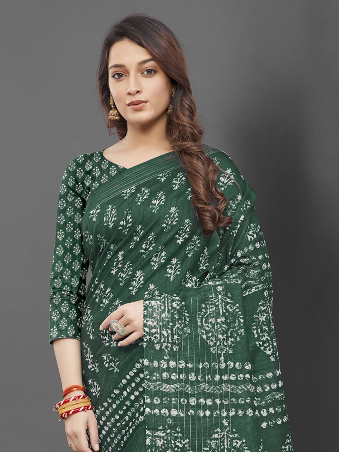 

Mitera Ethnic Motifs Printed Block Print Saree, Green