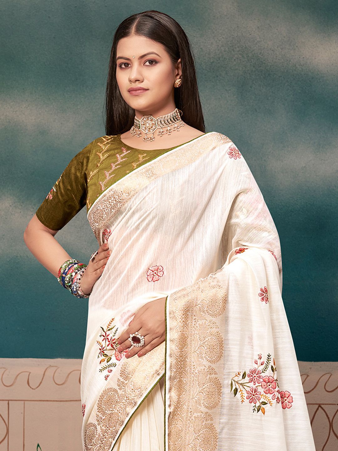 

Mitera Ethnic Motifs Woven Design Zari Saree, White