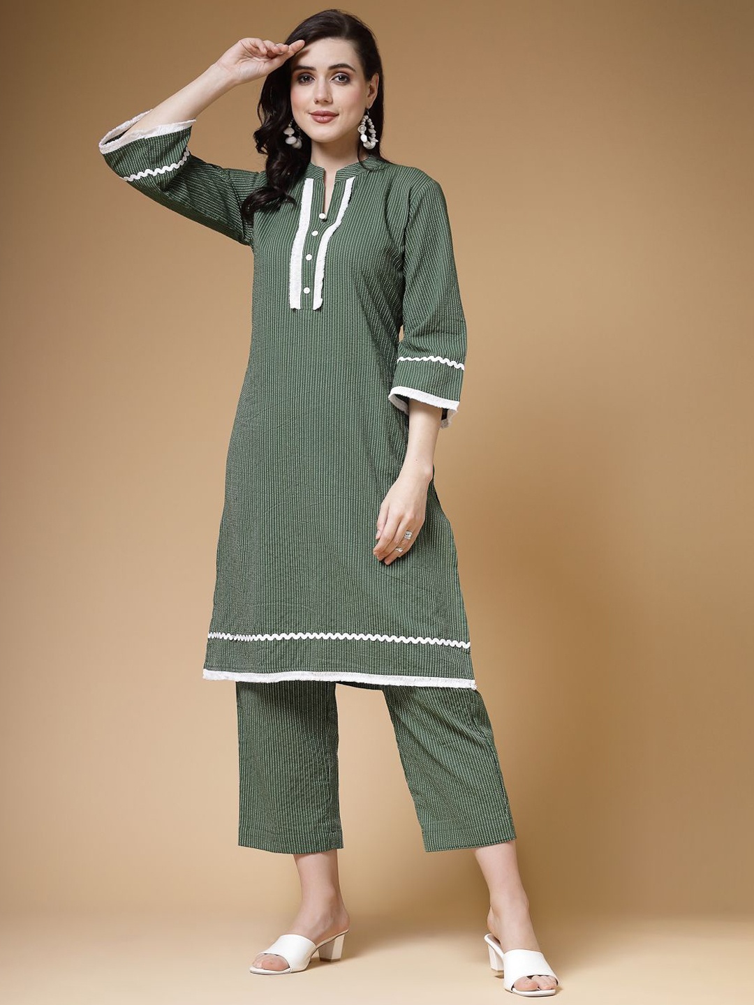 

Indibelle Striped Mandarin Collar Cotton Straight Kurta, Green