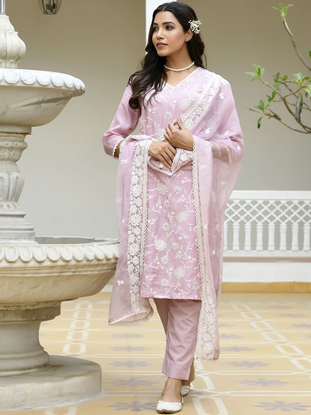 

VAASVA JAIPUR Floral Embroidered Thread Work Straight Kurta With Trousers & Dupatta, Pink