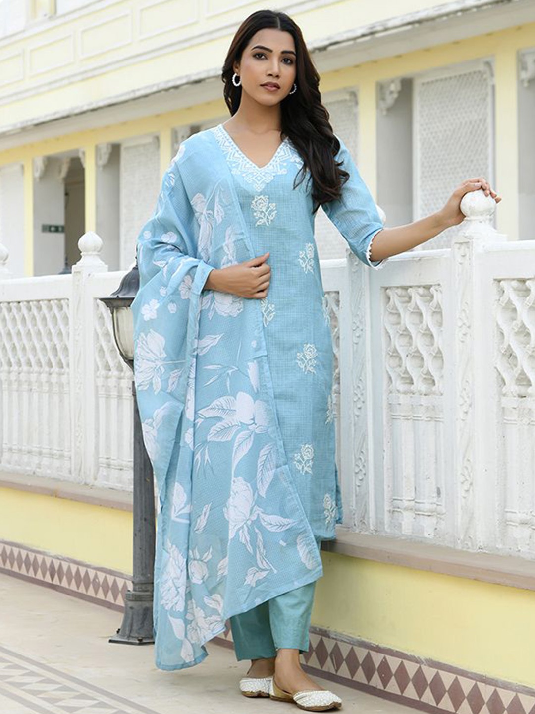 

VAASVA JAIPUR Floral Embroidered Thread Work Straight Kurta with Trousers & With Dupatta, Blue