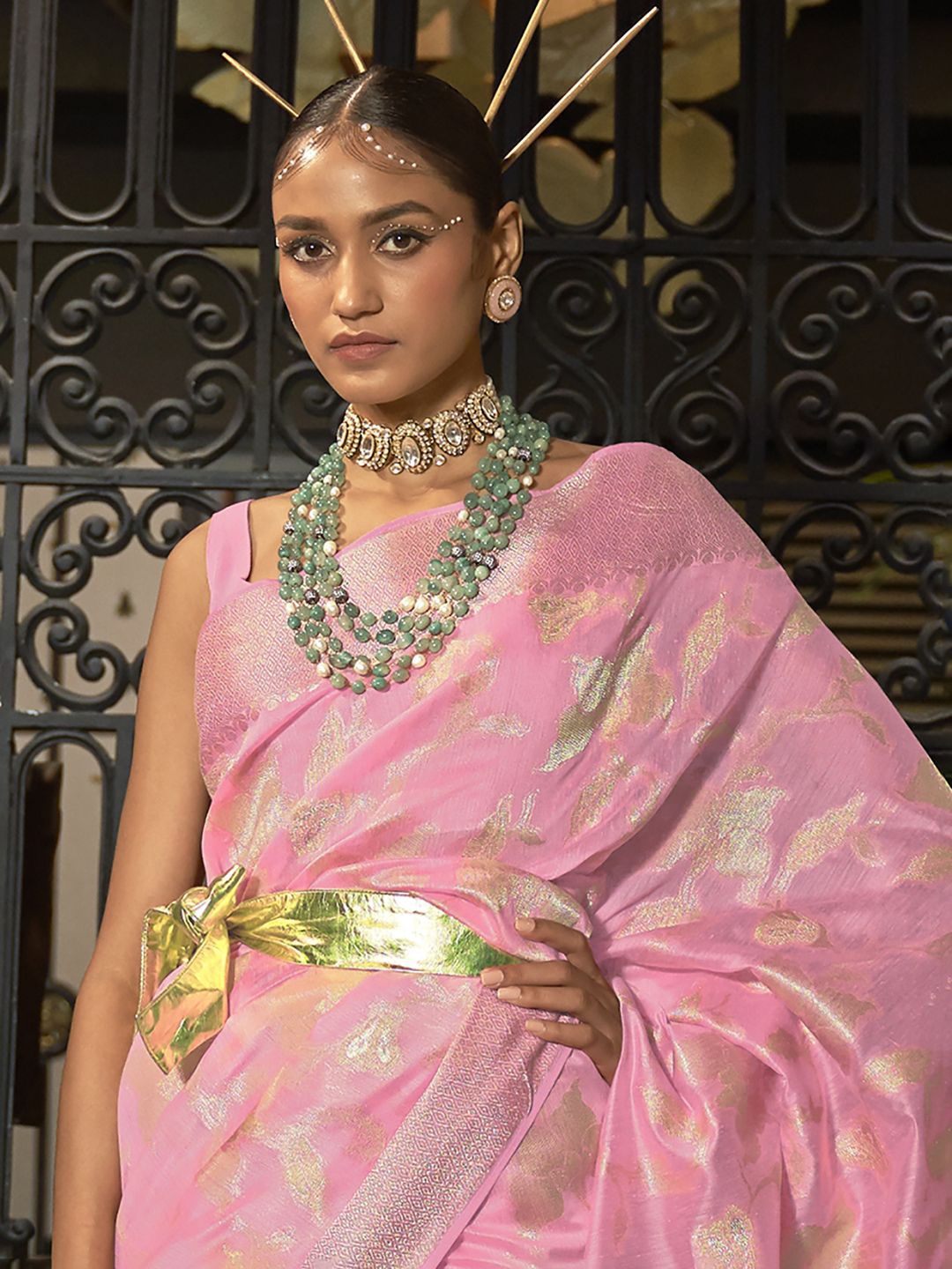 

Mitera Ethnic Motifs Zari Woven Banarasi Saree, Pink