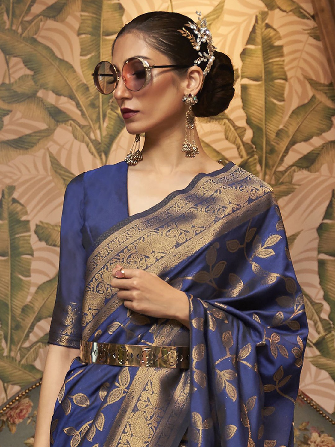 

Mitera Ethnic Motif Zari Woven Kanjeevaram Saree, Navy blue