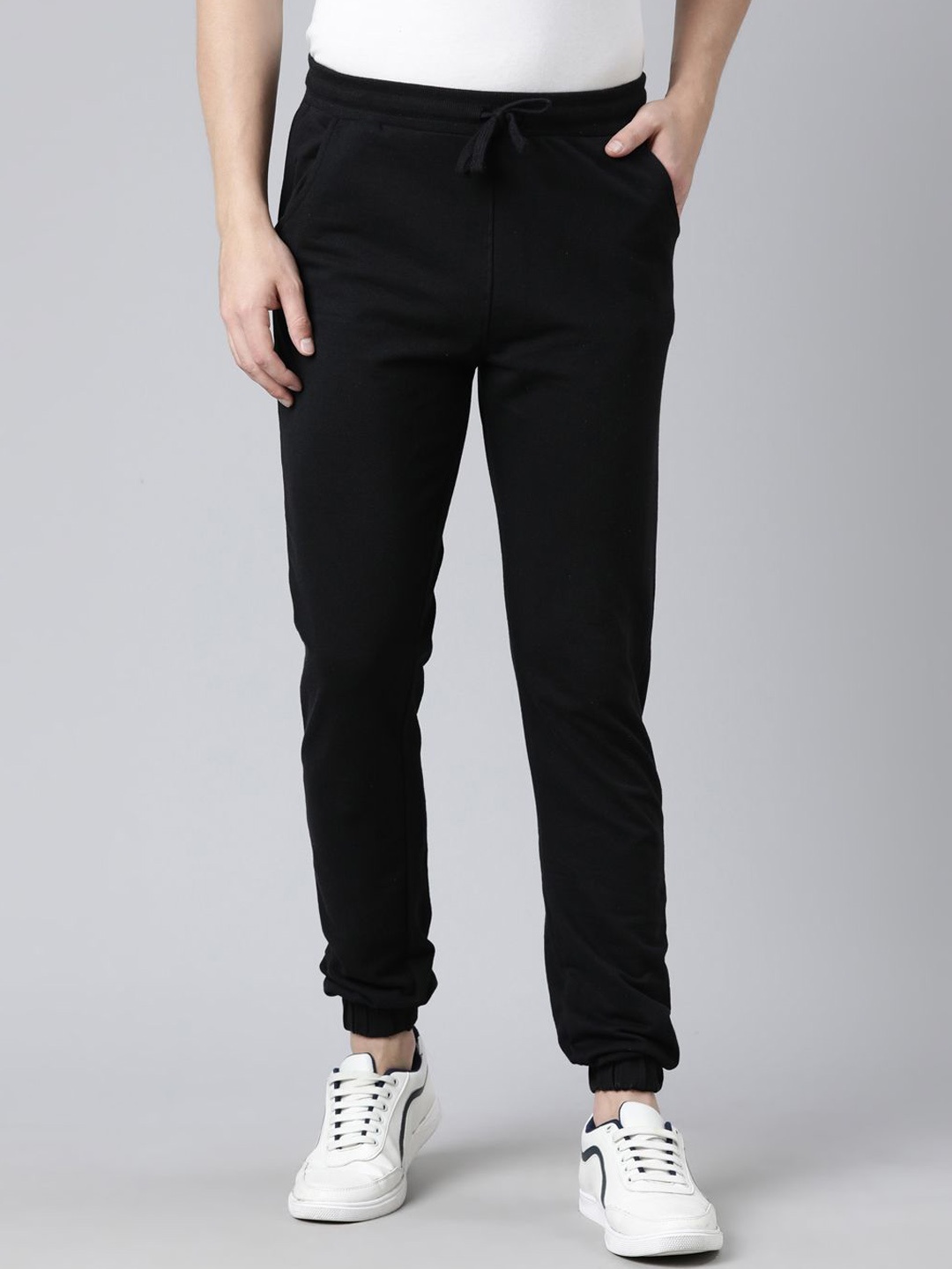 

recast Men Solid Mid-Rise Regular Fit Joggers, Black