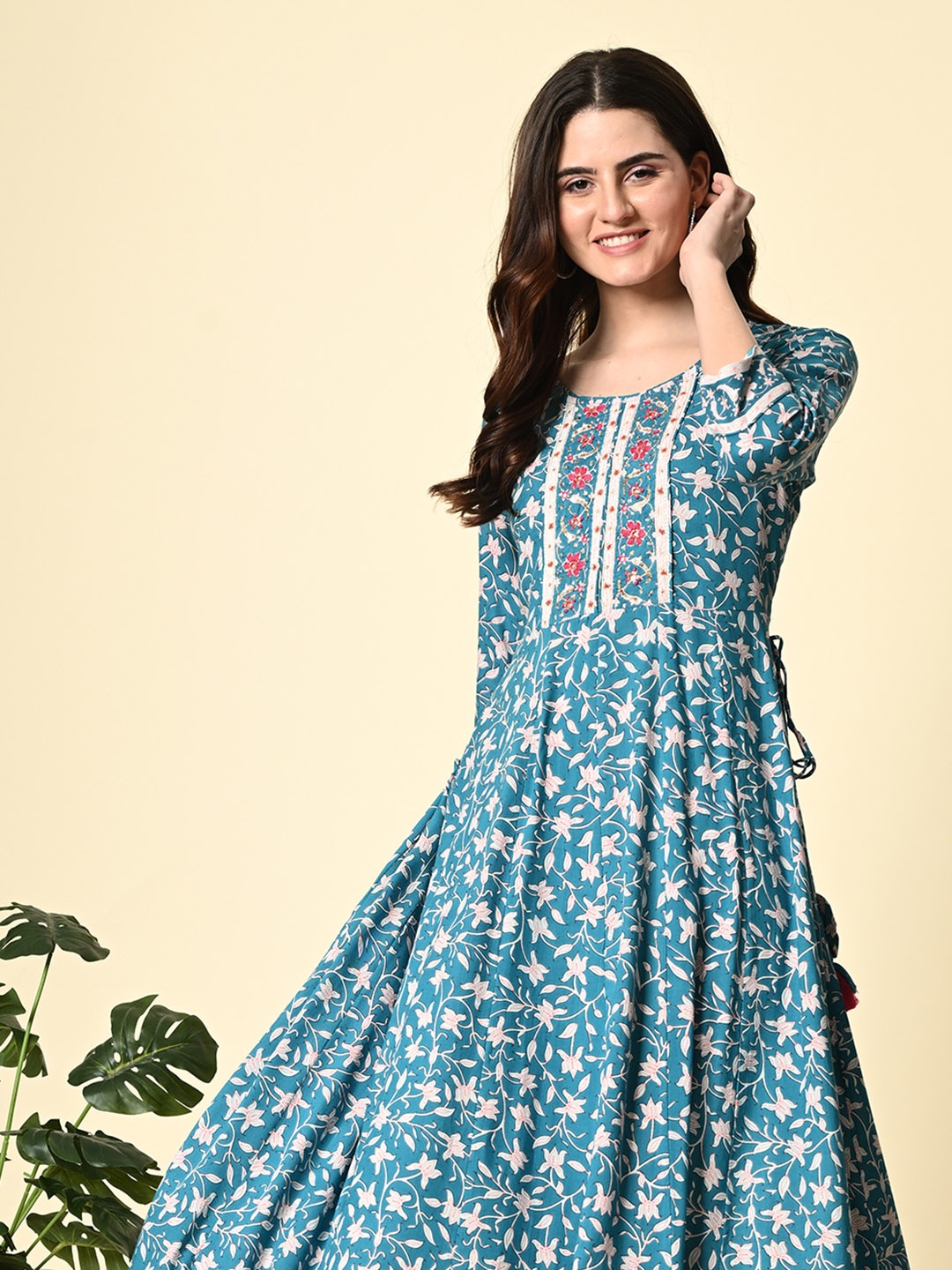 

DOISA Floral Printed Thread Work Anarkali Kurta, Blue