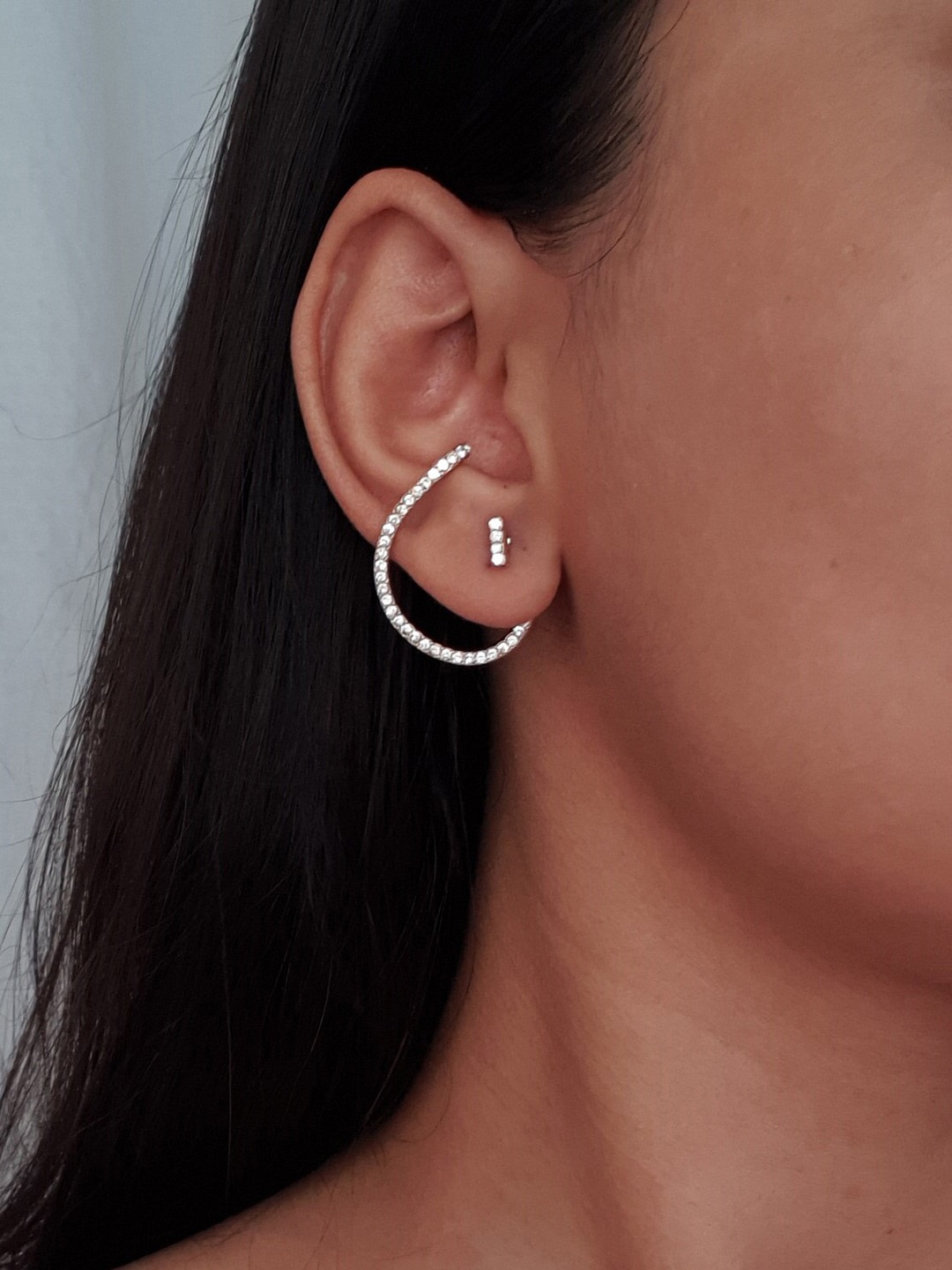 

ISHKAARA Rhinestone Contemporary Ear Cuff, Gold