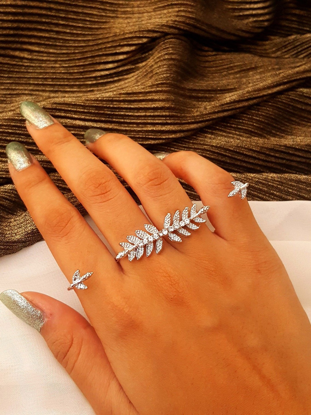 

ISHKAARA Rhodium-Plated Crystals-Studded Four Fingered Adjsutable Ring, Silver