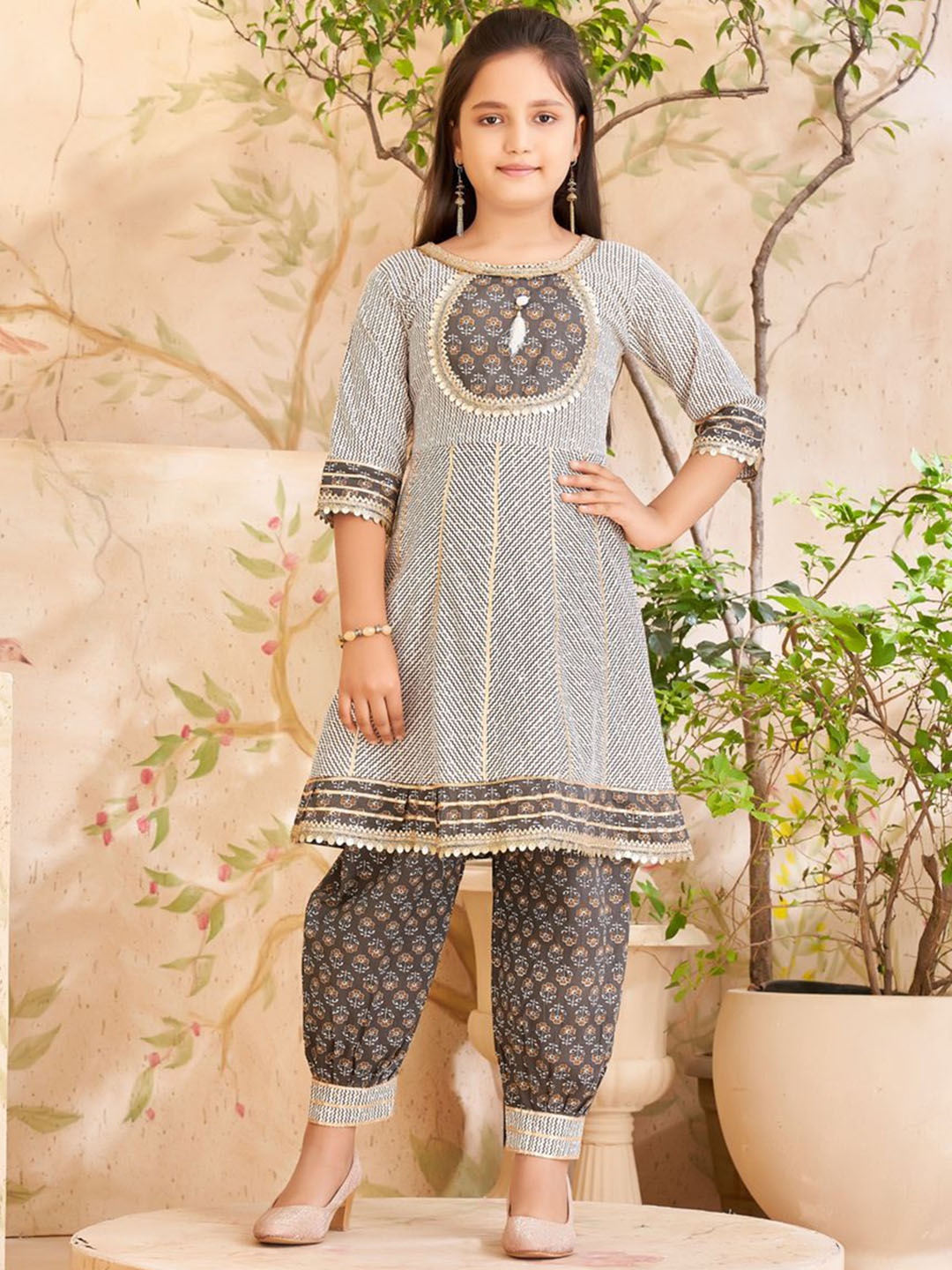 

Aarika Girls Printed A-Line Sequinned Pure Cotton Kurta with Patiala, Off white