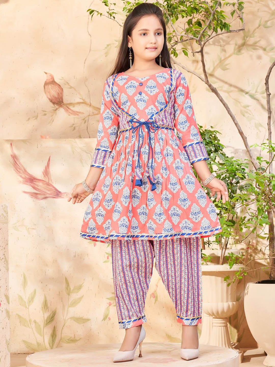 

Aarika Girls Floral Printed Empire Gotta Patti Pure Cotton Kurta with Patiala, Peach