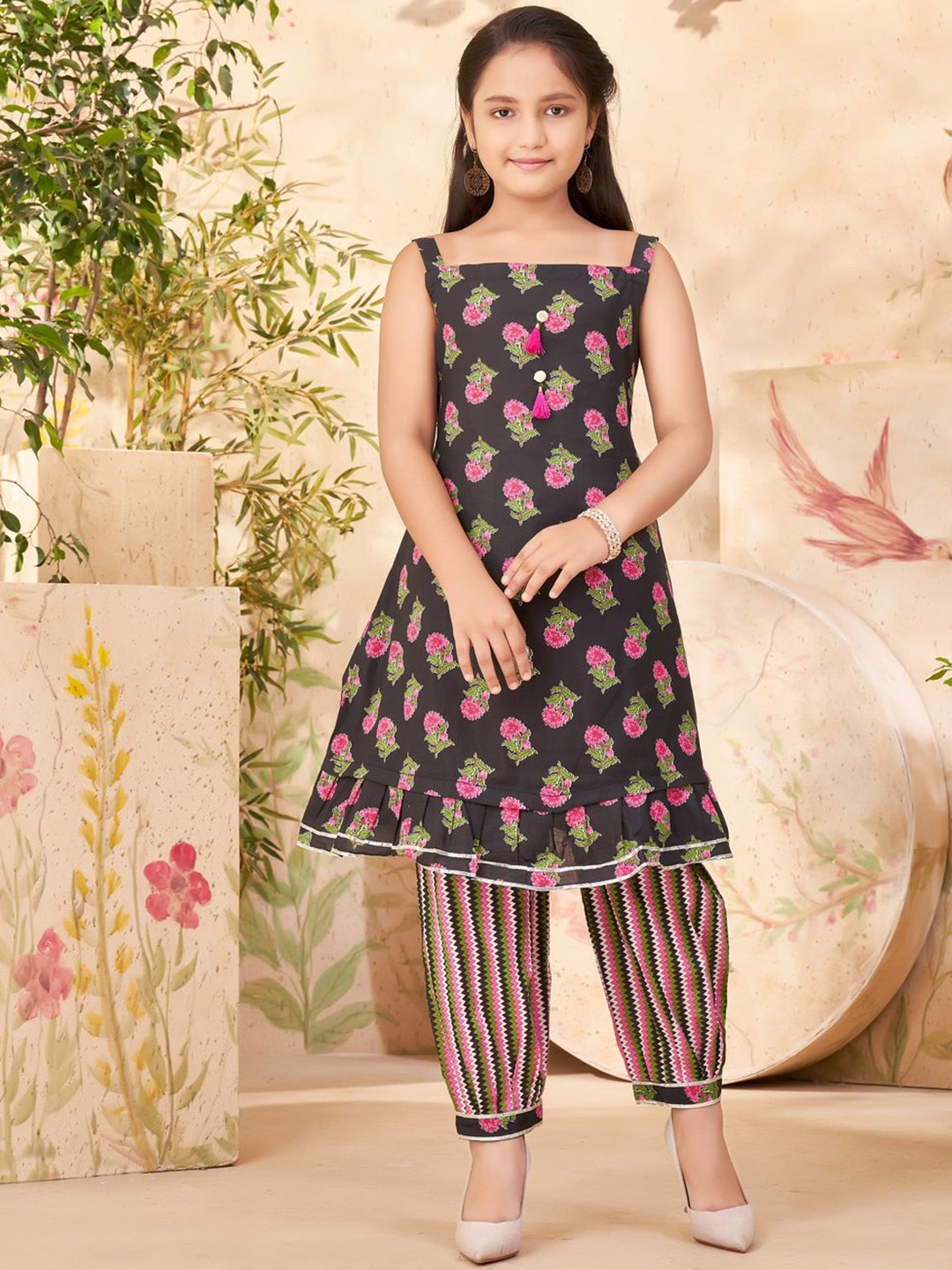 

Aarika Girls Floral Printed A-Line Gotta Patti Pure Cotton Kurta with Patiala, Black