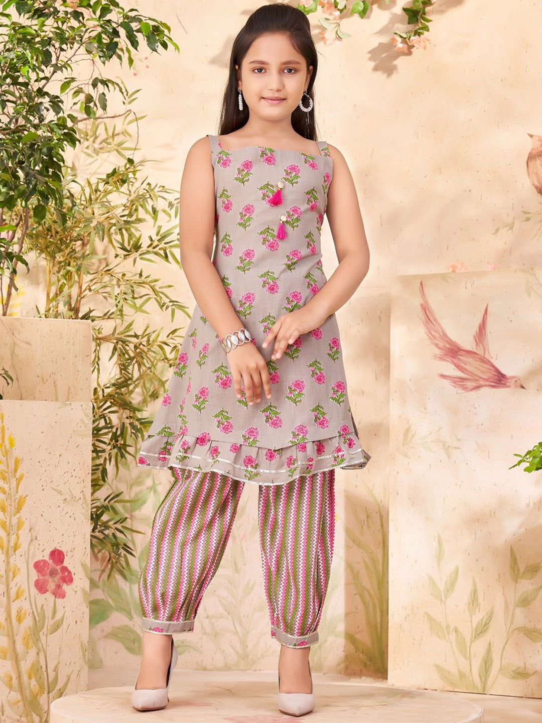 

Aarika Girls Floral Printed A-Line Gotta Patti Pure Cotton Kurta with Patiala, Grey