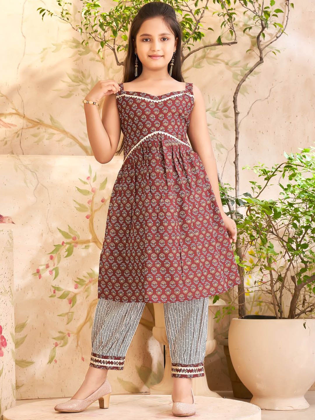 

Aarika Girls Floral Printed Empire Gotta Patti Pure Cotton Kurta with Patiala, Maroon