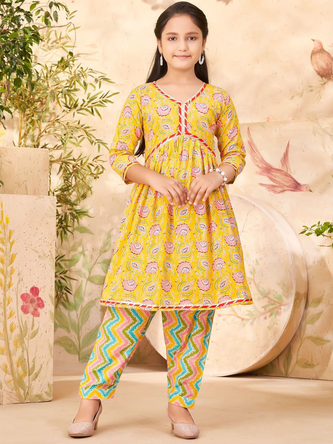 

Aarika Girls Floral Printed Regular Pure Cotton A-Line Kurta With Patiala, Yellow