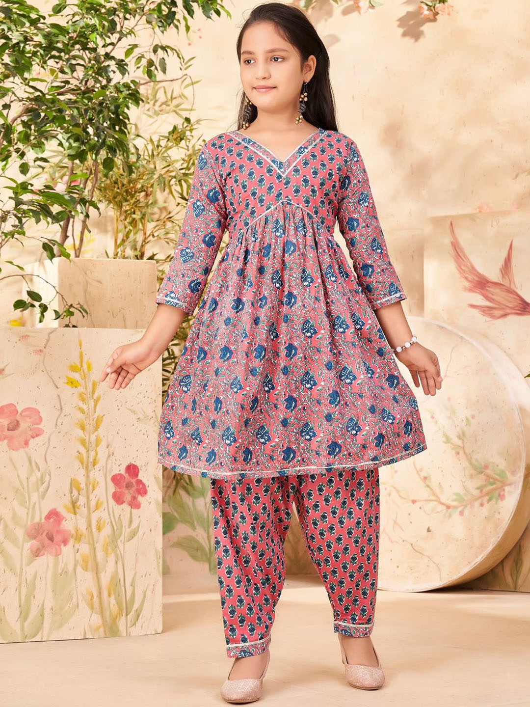 

Aarika Girls Floral Printed Empire Pure Cotton A-Line Kurta With Patiala, Pink
