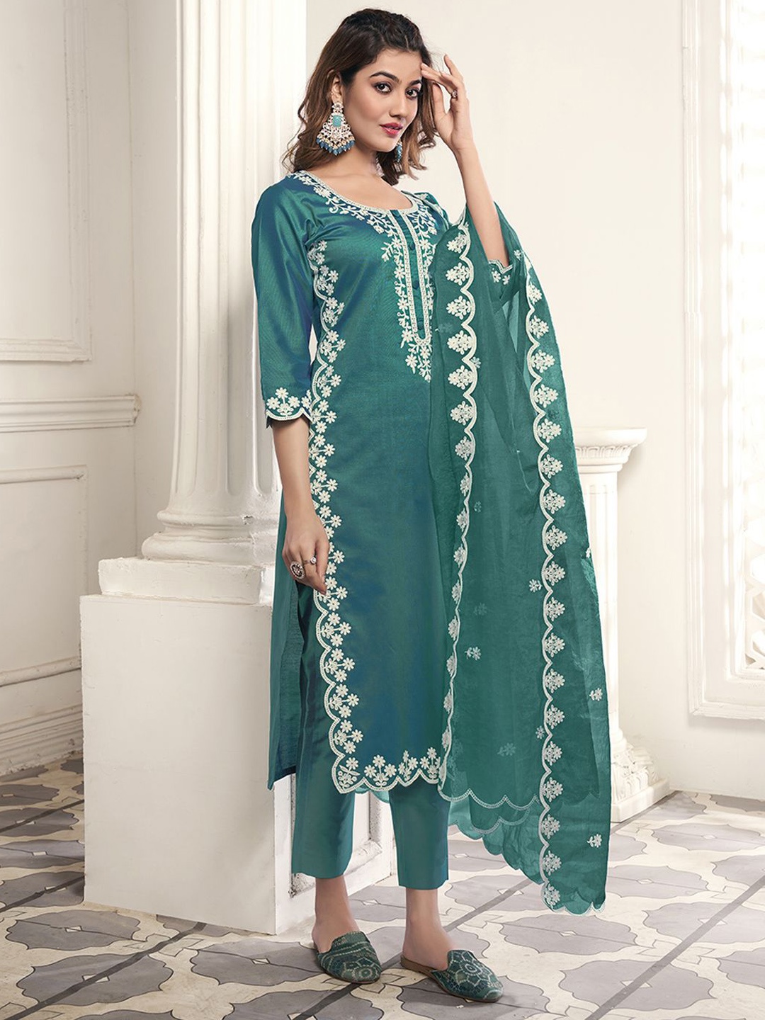 

Inddus Women Floral Thread Embroidered Scalloped Detailed Kurta Set with Dupatta, Teal