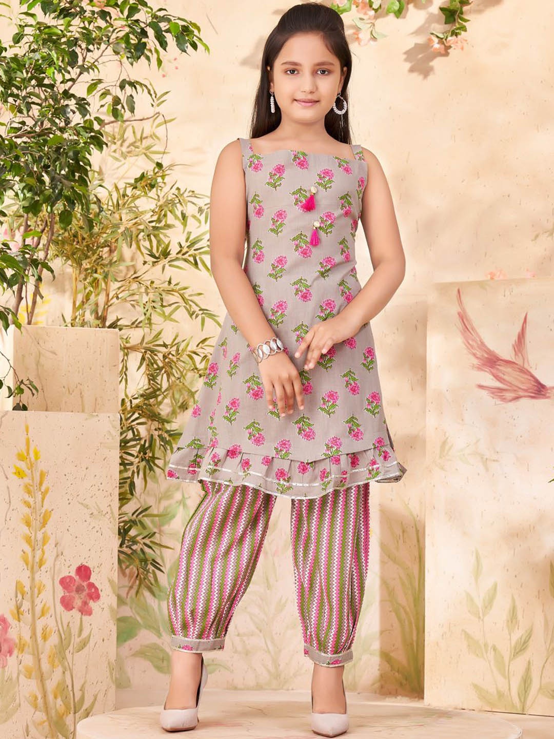 

BAESD Girls Floral Printed Pure Cotton Kurta With Patiala, Grey