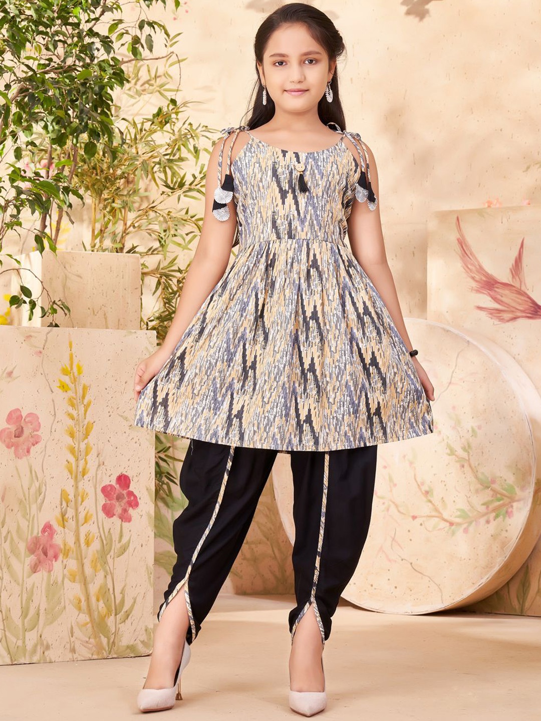 

BAESD Girls Chevron Printed Pure Cotton A-Line Kurta With Patiala, Grey