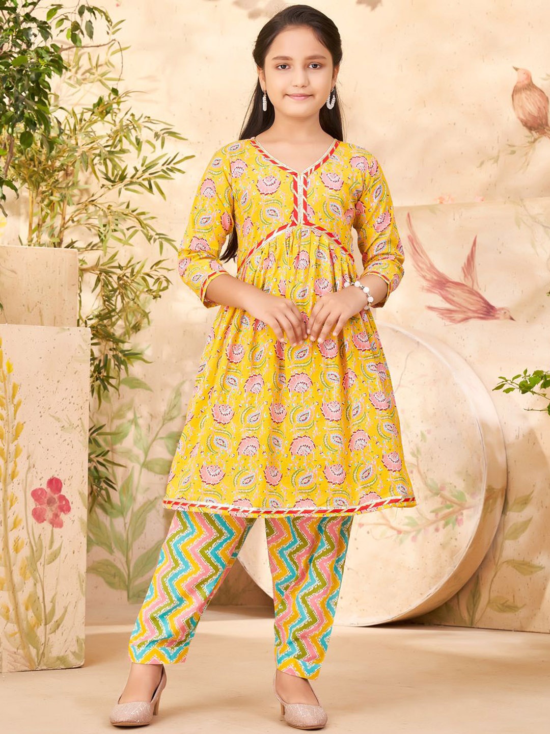 

BAESD Girls Floral Printed Pleated Gotta Patti Pure Cotton A-line Kurta with Patiala, Yellow