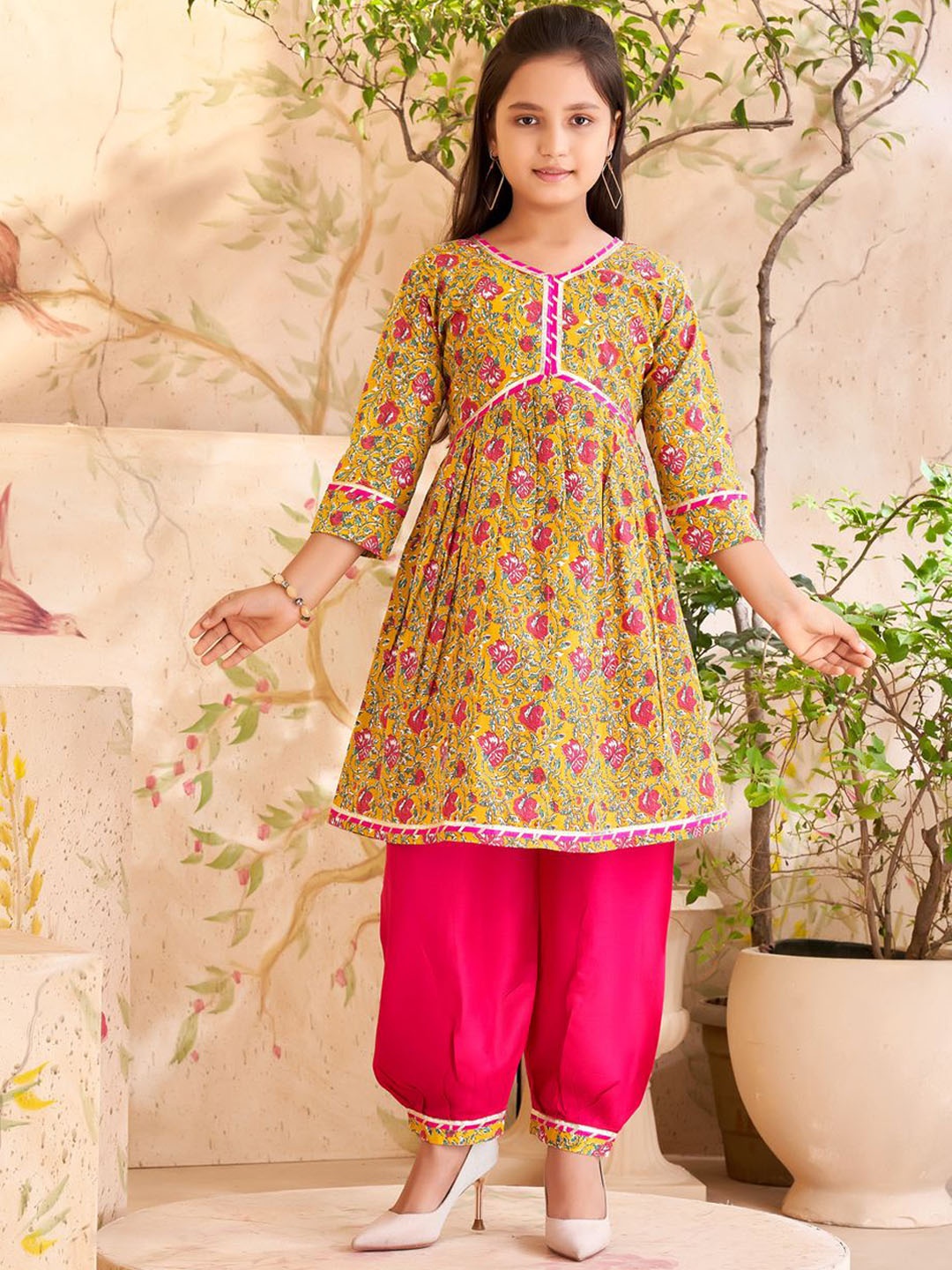 

BAESD Girls Floral Printed V-Neck Pure Cotton A-Line Kurta With Patiala, Yellow
