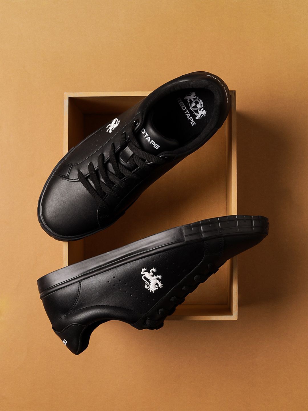 

Red Tape Men Solid Sneaker, Black