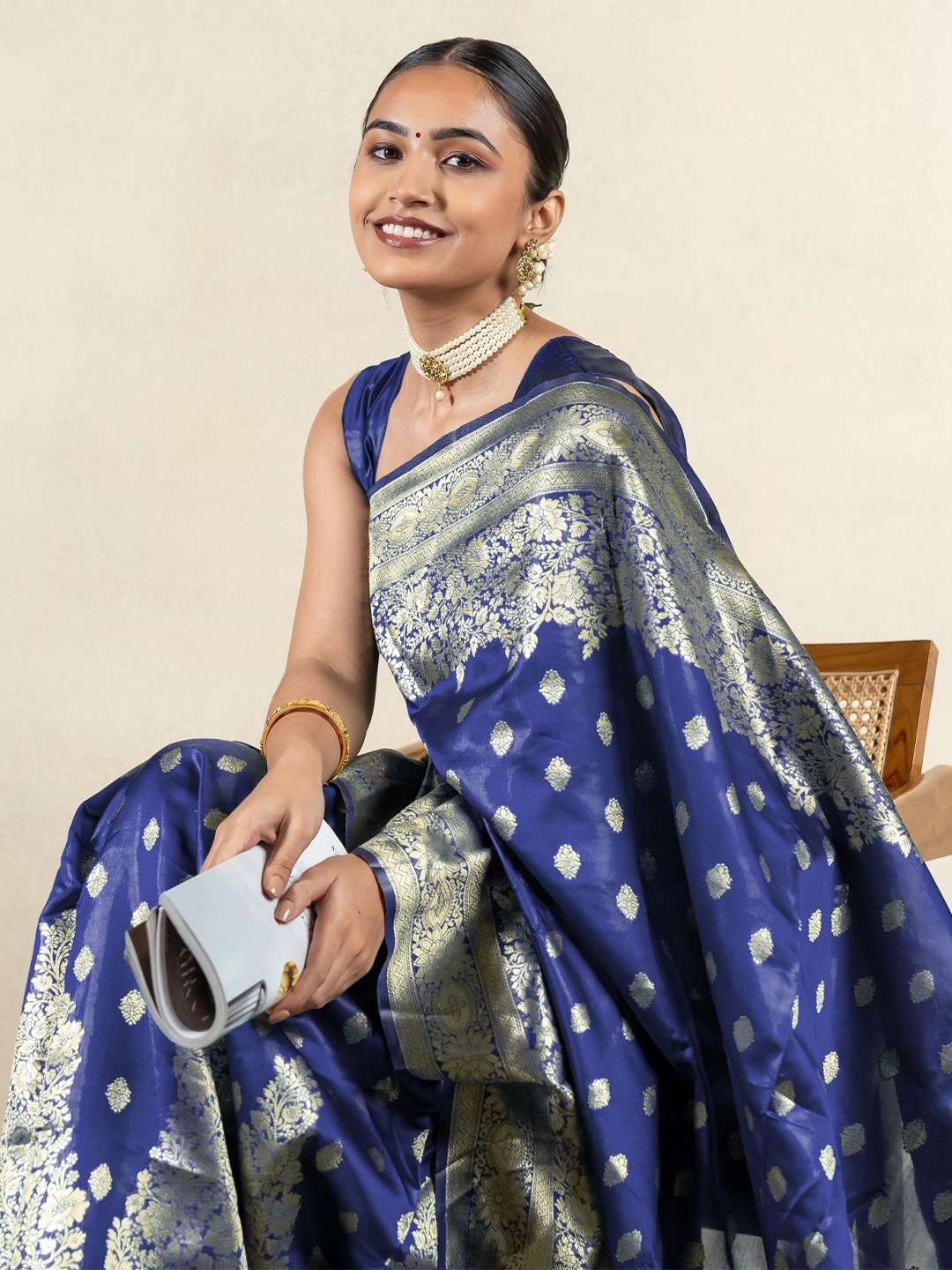 

Subham Ethnic Motif Zari Woven Saree with Blouse, Navy blue